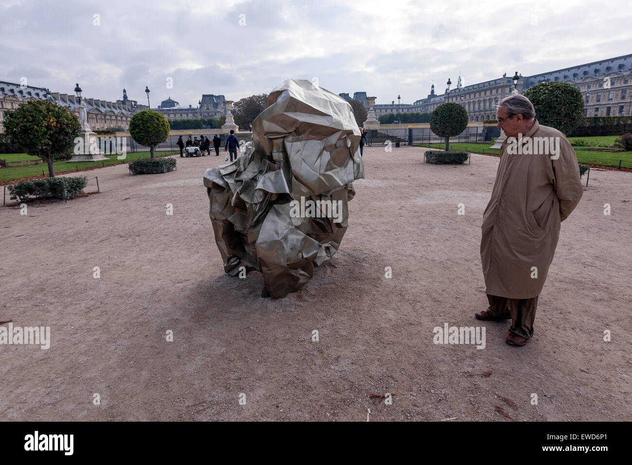 L'observation de l'homme Wang Du Les Modes 2007 sculpture dans le jardin des Tuileries, Jardin des Tuileries, Banque D'Images