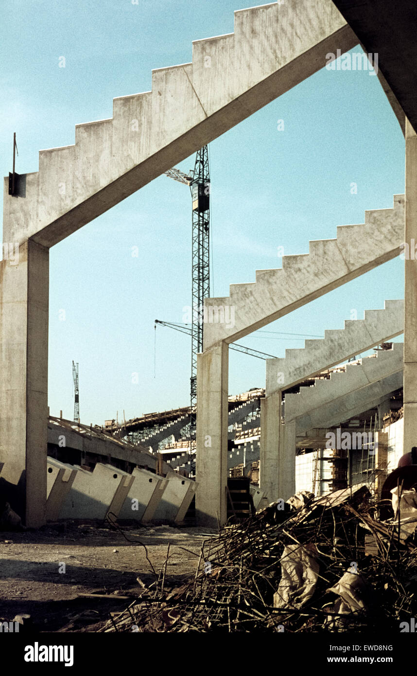 La construction de la tribune du stade olympique de Munich, site des Jeux Olympiques 1972. Des Olympiastadions Zuschauertribünen der Bau. Banque D'Images