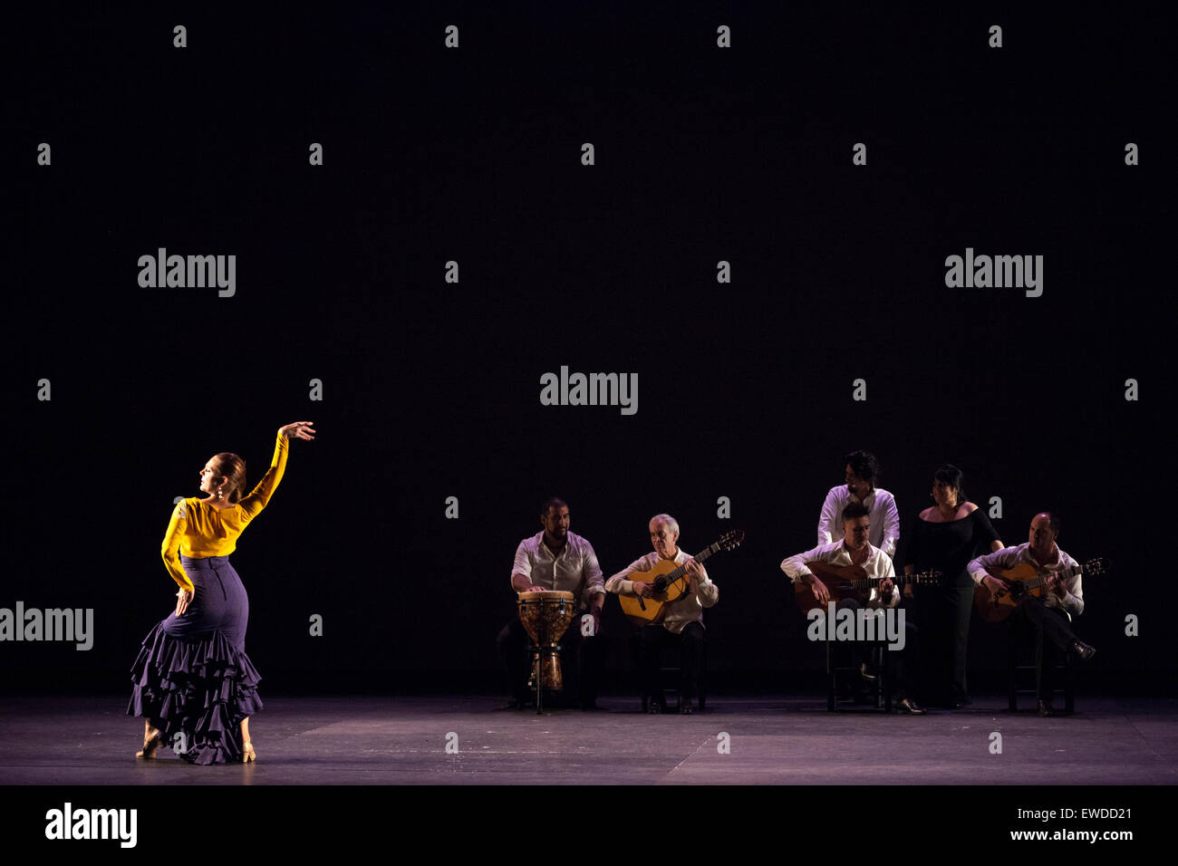 Londres. UK. 23 juin 2015. Paco Peña Dance Company présente Flamencura au Sadler's Wells. Credit : Danilo Moroni/Alamy Live News Banque D'Images