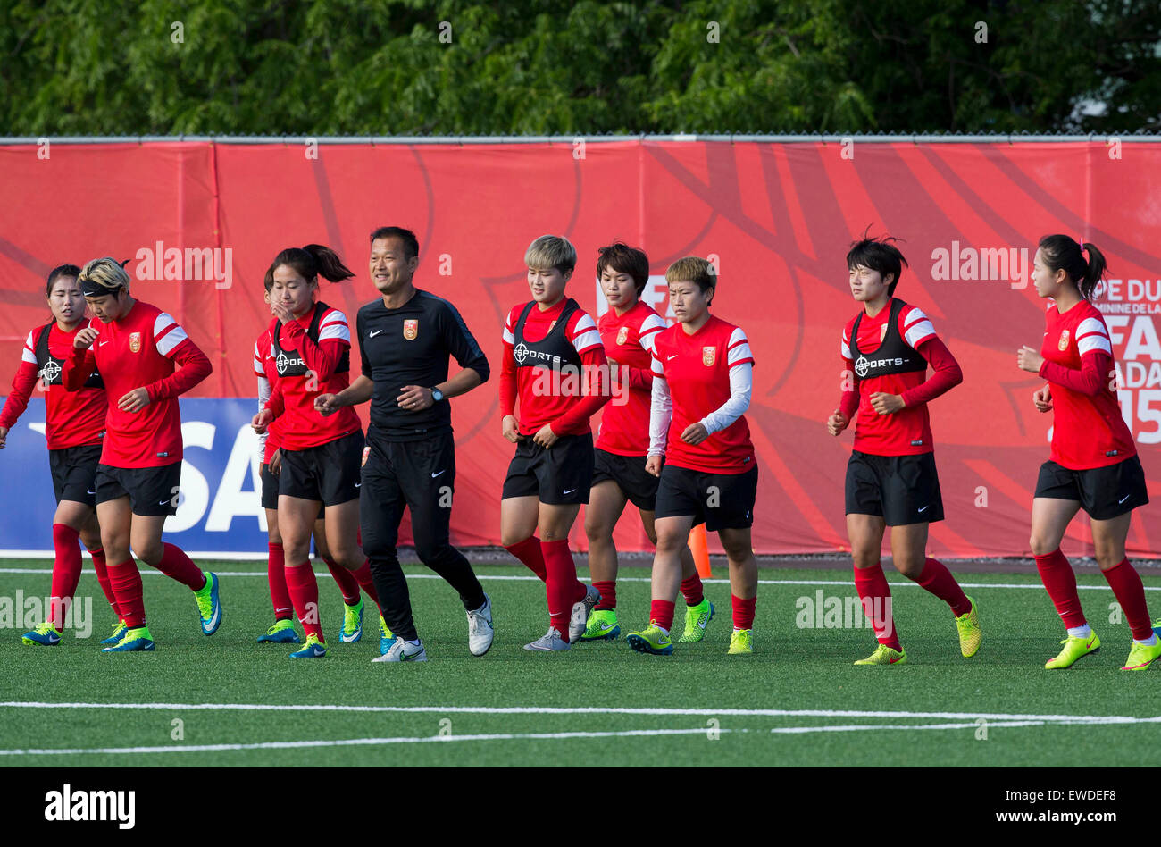 Ottawa, Canada. 23 Juin, 2015. Les joueurs de la Chine prendra part à une session de formation avant de leur 2015 Coupe du Monde féminine de la fifa le match quart contre les États-Unis à Ottawa, Canada, 23 juin 2015. © Zou Zheng/Xinhua/Alamy Live News Banque D'Images Ottawa, Canada. 23 Juin, 2015. Les joueurs de la Chine prendra part à une session de formation avant de leur 2015 Coupe du Monde féminine de la fifa le match quart contre les États-Unis à Ottawa, Canada, 23 juin 2015. © Zou Zheng/Xinhua/Alamy Live News Banque D'Images