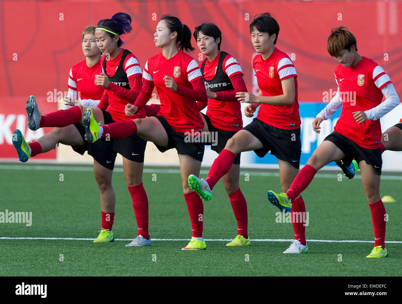 Ottawa, Canada. 23 Juin, 2015. Les joueurs de la Chine prendra part à une session de formation avant de leur 2015 Coupe du Monde féminine de la fifa le match quart contre les États-Unis à Ottawa, Canada, 23 juin 2015. © Zou Zheng/Xinhua/Alamy Live News Banque D'Images Ottawa, Canada. 23 Juin, 2015. Les joueurs de la Chine prendra part à une session de formation avant de leur 2015 Coupe du Monde féminine de la fifa le match quart contre les États-Unis à Ottawa, Canada, 23 juin 2015. © Zou Zheng/Xinhua/Alamy Live News Banque D'Images