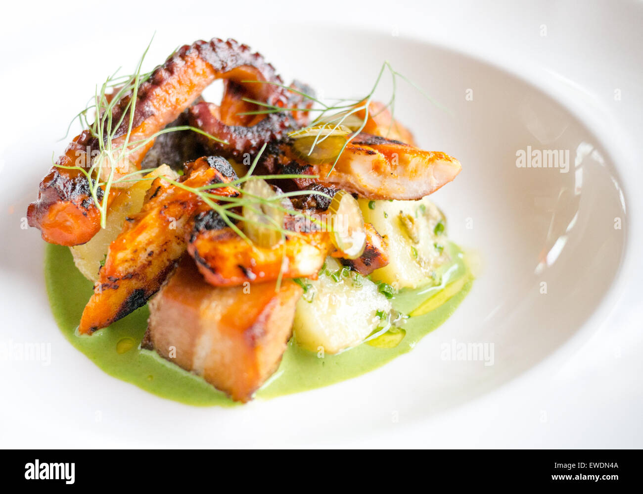 Repas calmars à Tofino, en Colombie-Britannique. Banque D'Images