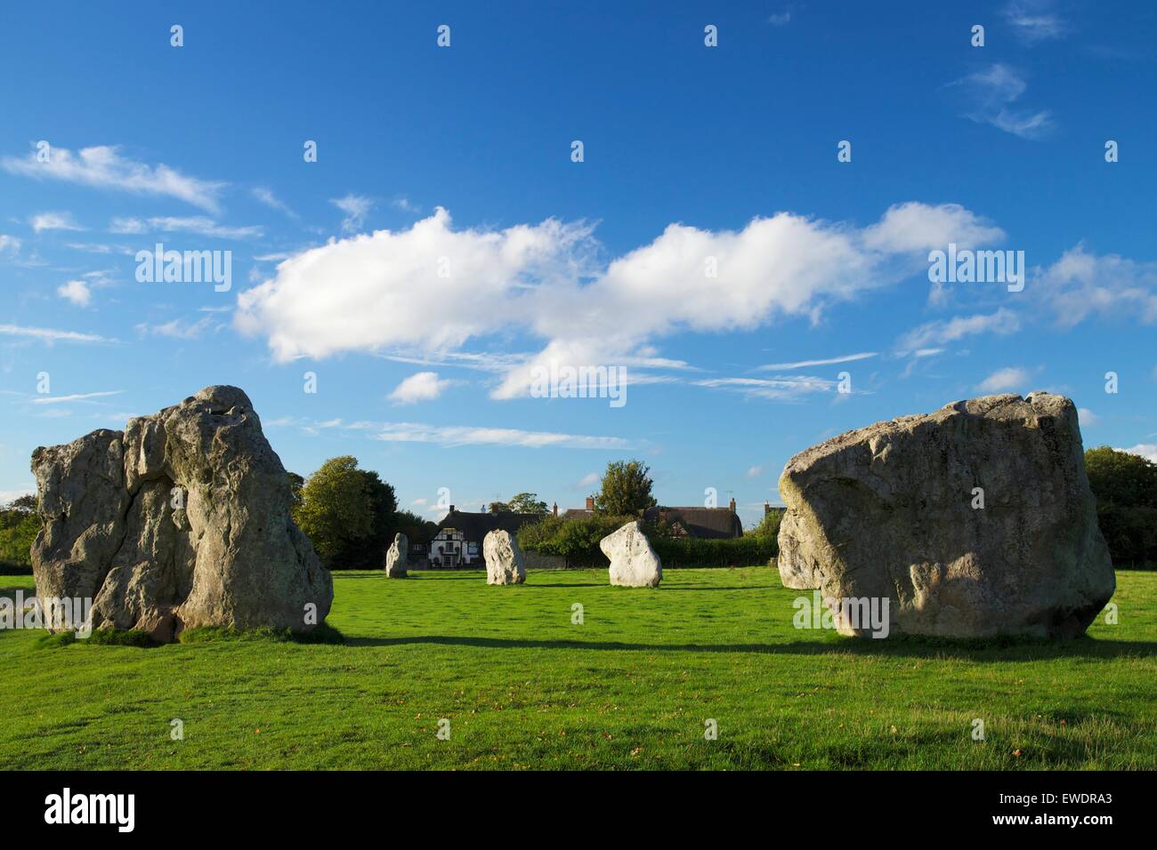 Cercle de pierres mégalithiques, Avebury, Wiltshire, Angleterre. UK, FR Banque D'Images