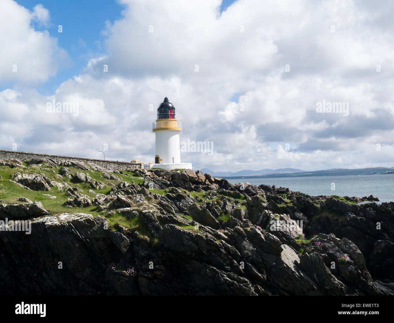 Le phare de Port Charlotte Loch Indaal Isle of Islay Argyll and Bute, Ecosse créé en 1869 et les ingénieurs ont été David et Thomas Stevenson Banque D'Images