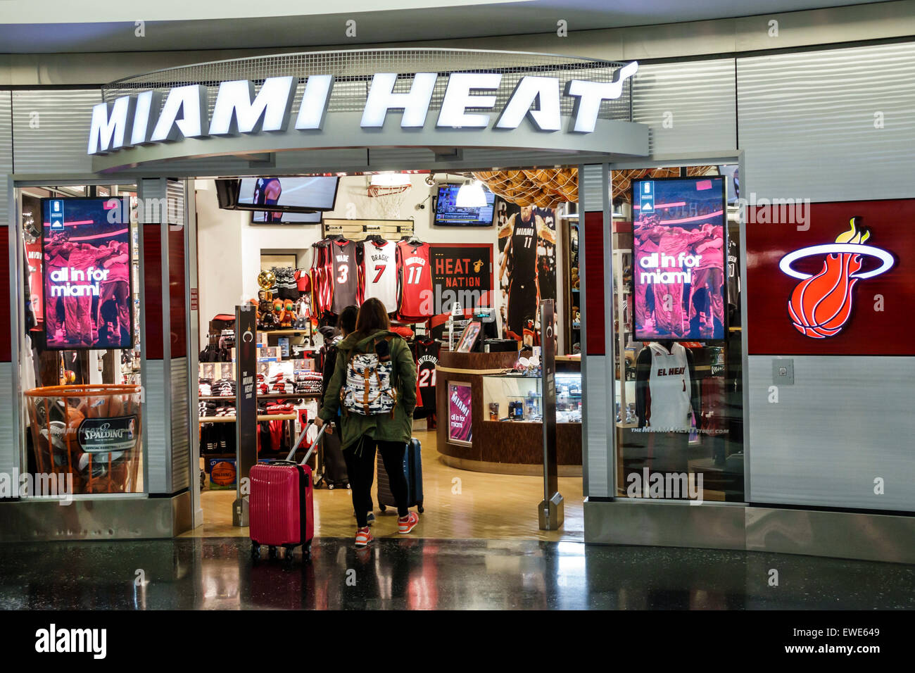 Miami Florida,aéroport international,MIA,intérieur à l'intérieur,terminal,porte,shopping shopper shoppers magasins marché marchés achats vente,r Banque D'Images