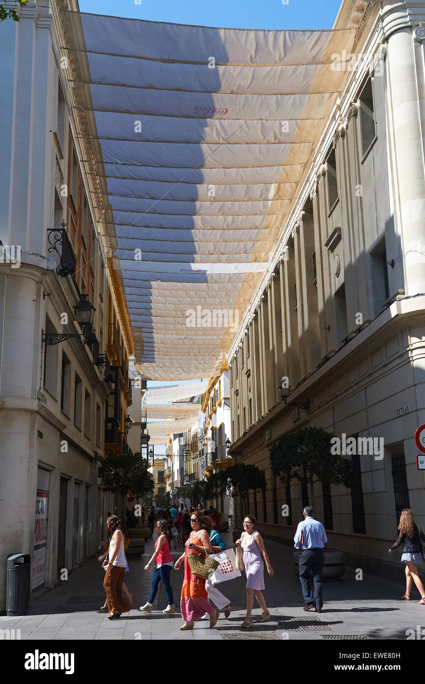 Séville, Espagne, rue commerçante Tetuan Banque D'Images