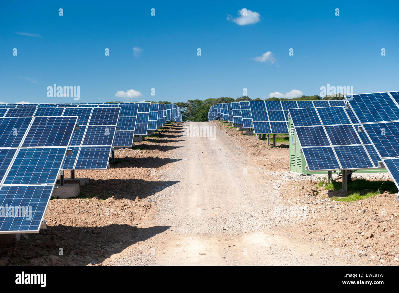 Ferme solaire dans la région de Cumbria. Couverture panneaux plus de 80 acres de terres pour produire de l'énergie verte au pâturage ferme près d'Aspatria. UK Banque D'Images