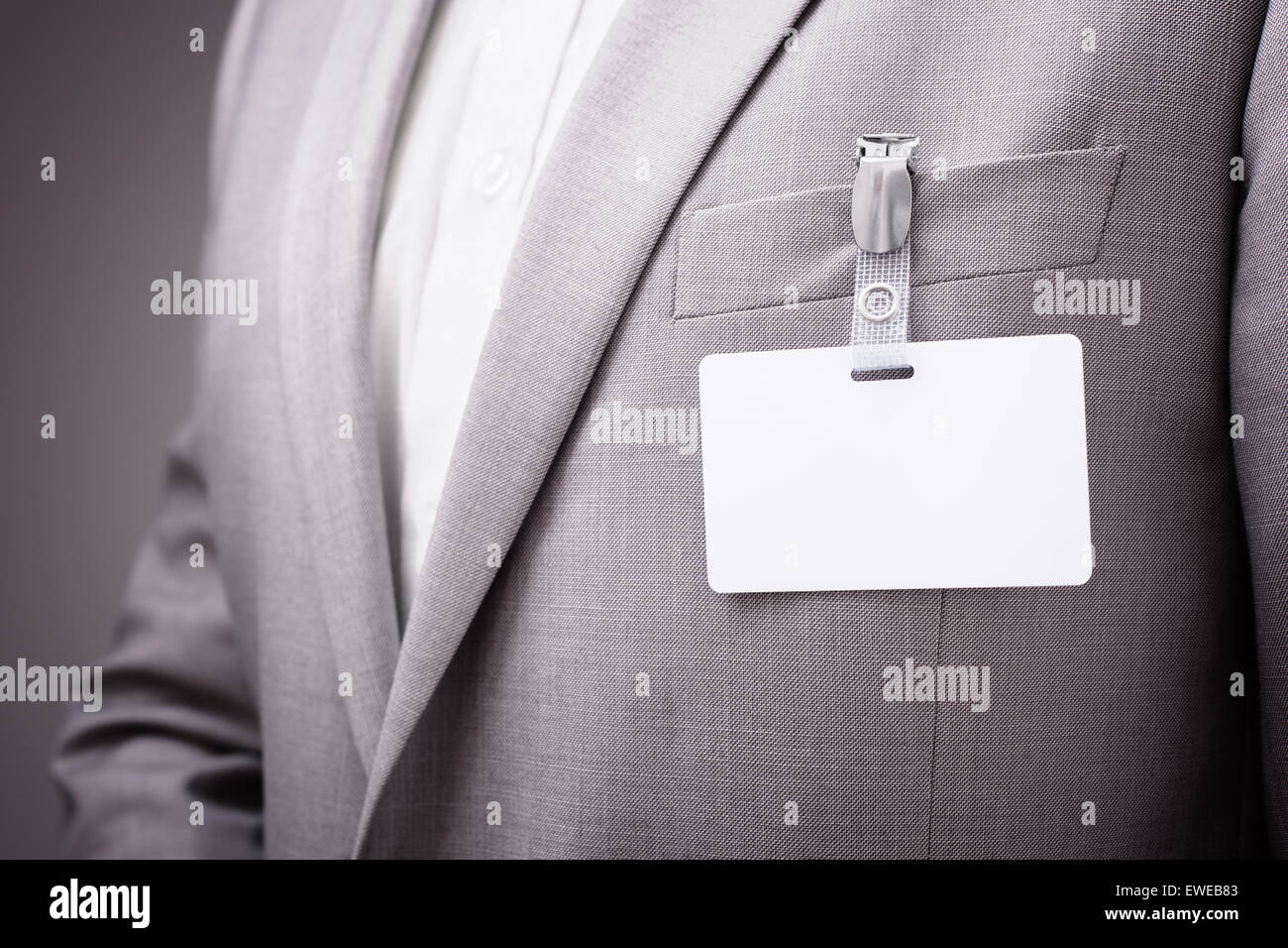 Businessman wearing blank nom tag Banque D'Images