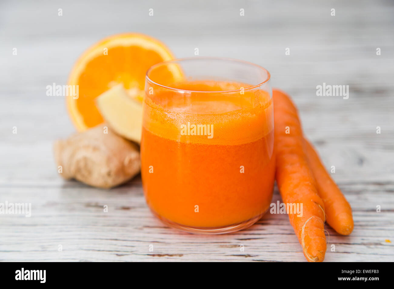 Orange douce, carotte, jus de gingembre Banque D'Images