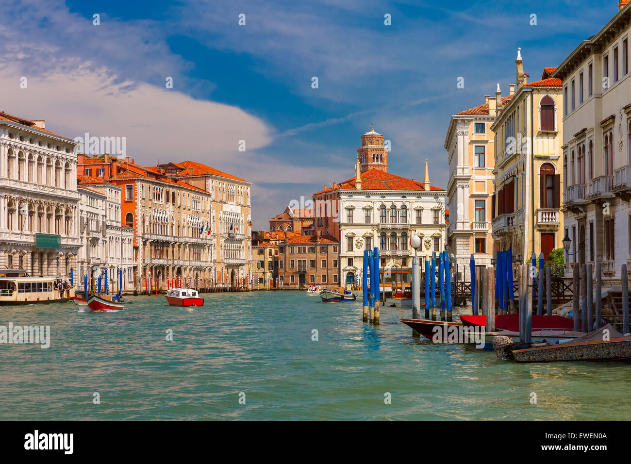 Grand canal en été journée ensoleillée, Venise, Italie Banque D'Images