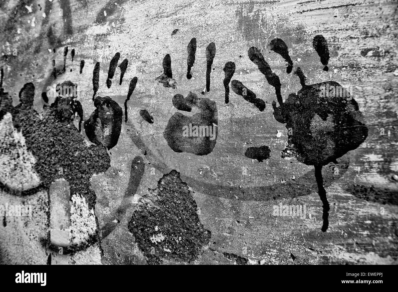 Ramallah, Cisjordanie. Mar 8, 2011. Le sang du veau est utilisé sur les mains des enfants pour bénir une maison à Al-Amary camp de réfugiés. (Crédit Image : © Gabriel Romero/zReportage.com via ZUMA Press) Banque D'Images