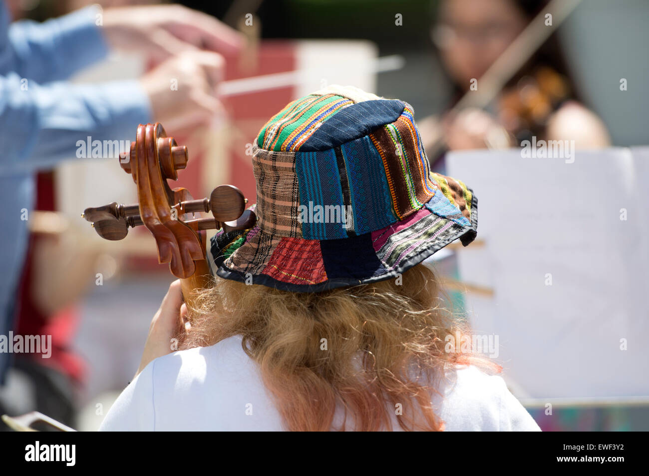 Musiciens portant un chapeau Banque de photographies et d'images à haute  résolution - Alamy