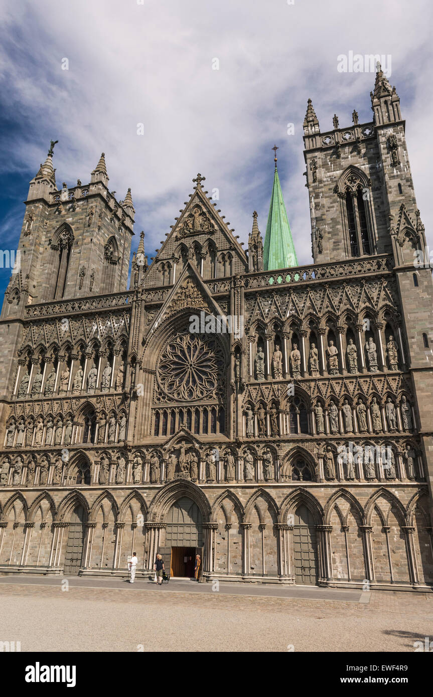 La façade de la cathédrale de Trondheim en Norvège Banque D'Images