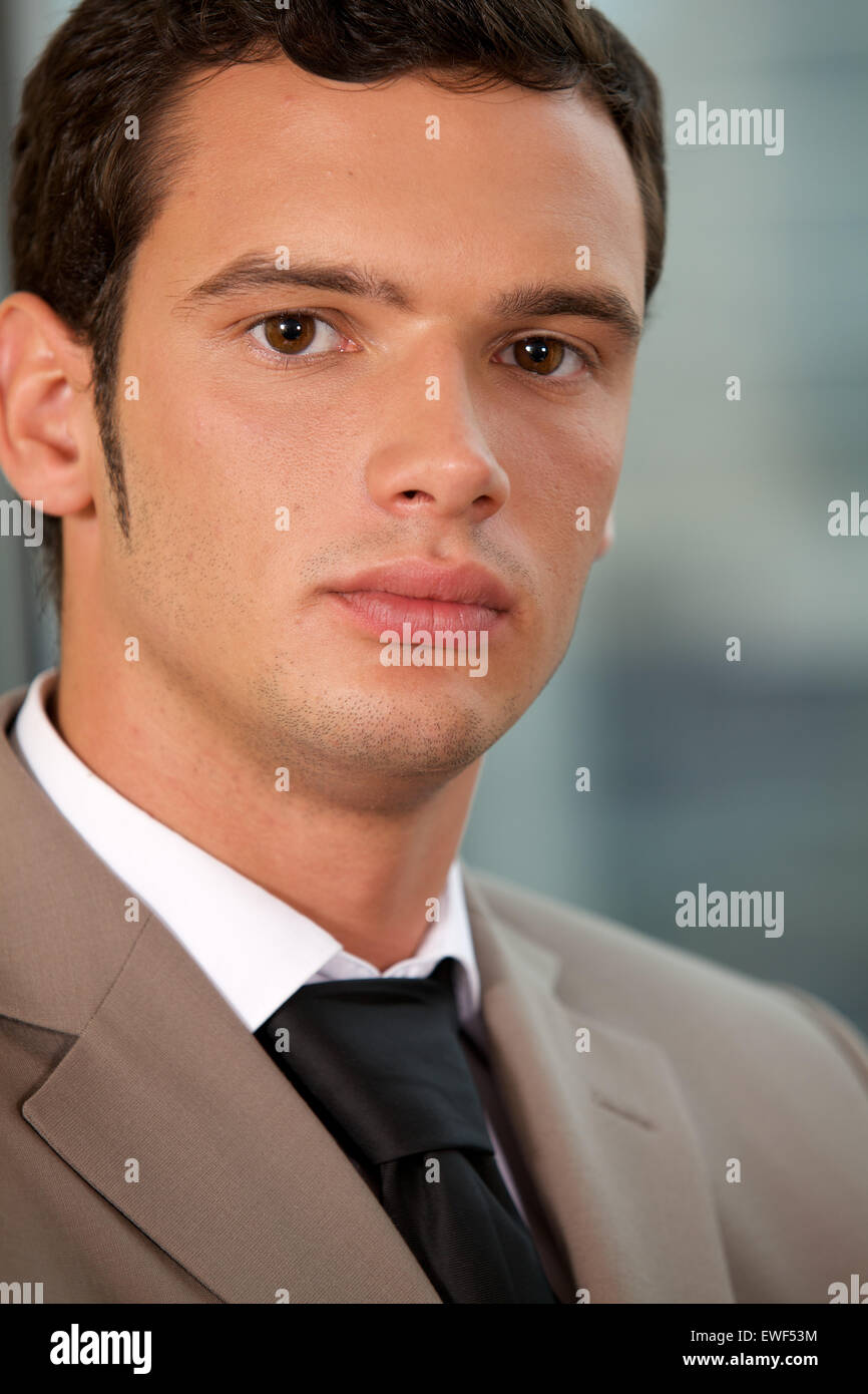 Portrait of businessman standing in office Banque D'Images