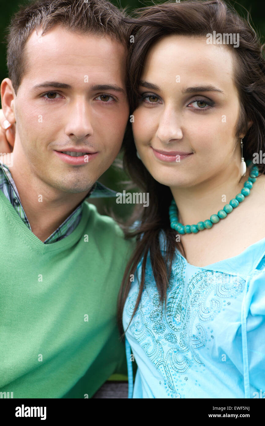 Portrait of young couple smiling Banque D'Images