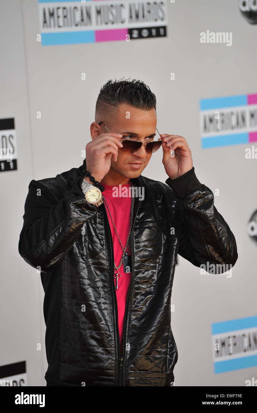 LOS ANGELES, CA - 20 NOVEMBRE 2011 : Mike Sorrentino (la situation), en arrivant à l'American Music Awards 2011 au Nokia La Banque D'Images