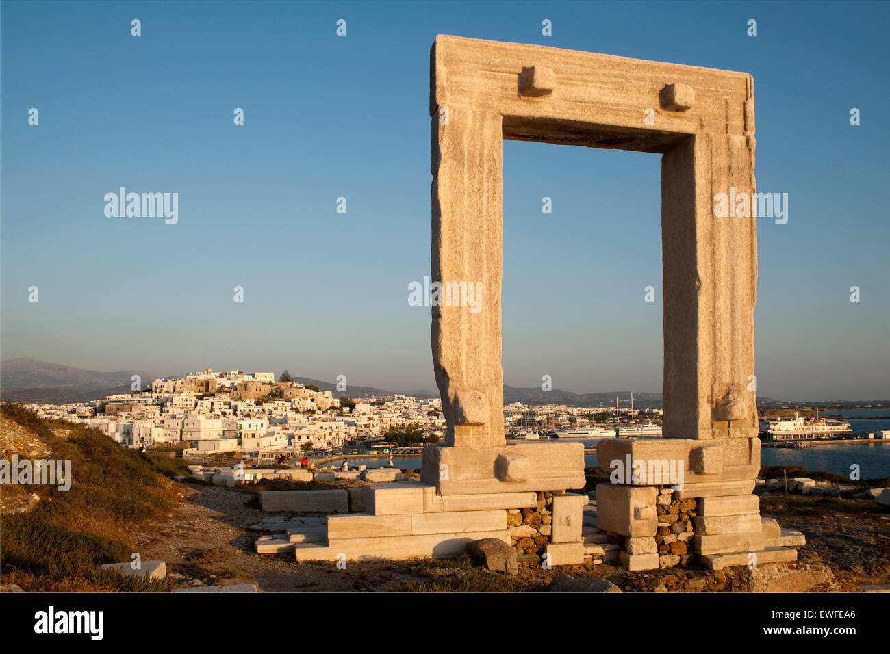 Grèce, les Cyclades, Naxos, Naxos, Naxos-Stadt von Portara sur la péninsule Sto Palati Banque D'Images