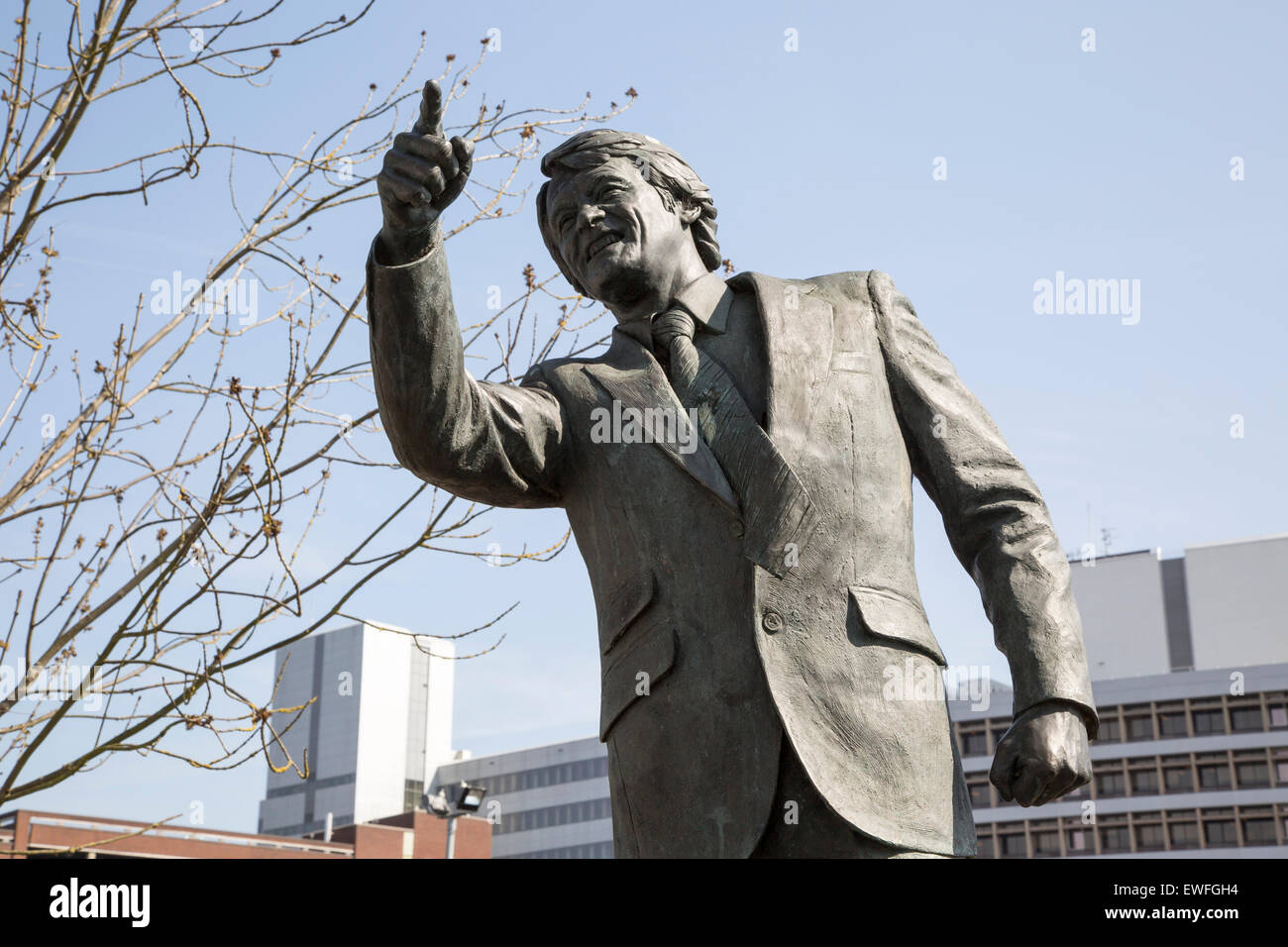 Statue de Sir Bobby Robson l'ancien gestionnaire de football Angleterre, Ipswich, Suffolk, Angleterre, RU Banque D'Images