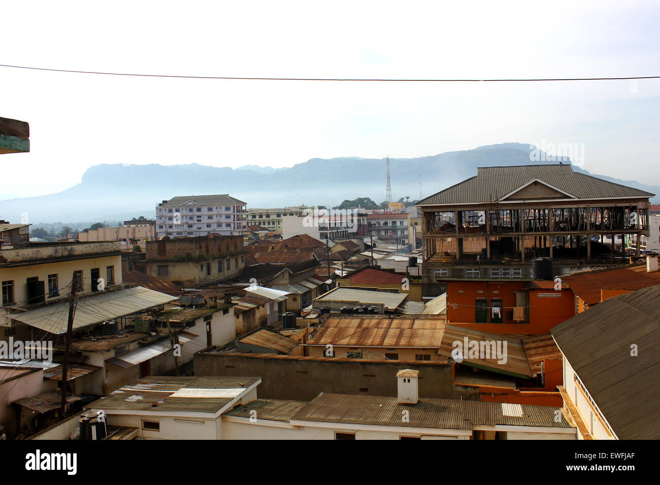 Haze plane sur les traces de Jsmn Elgon près de la ville de Mbale, dans l'Est de l'Ouganda Banque D'Images