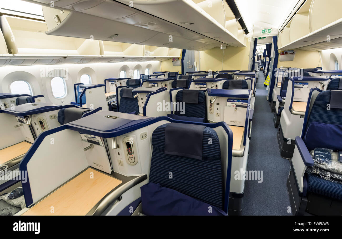 Des sièges de classe affaires à l'intérieur d'un Boeing 787-9 Dreamliner de la compagnie aérienne ANA Banque D'Images