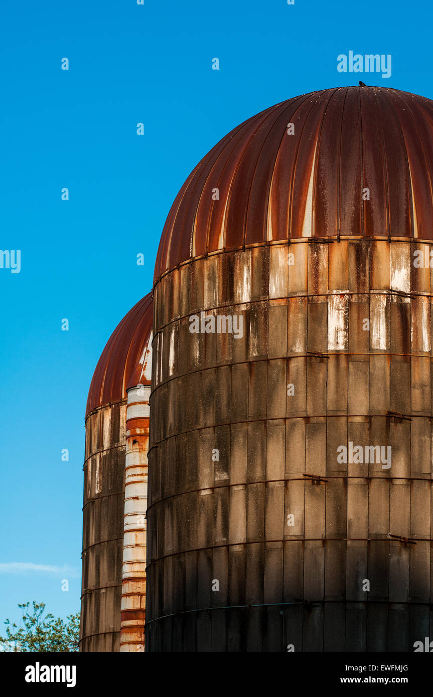 Silos rouillés à Bedford, New Hampshire, USA Banque D'Images