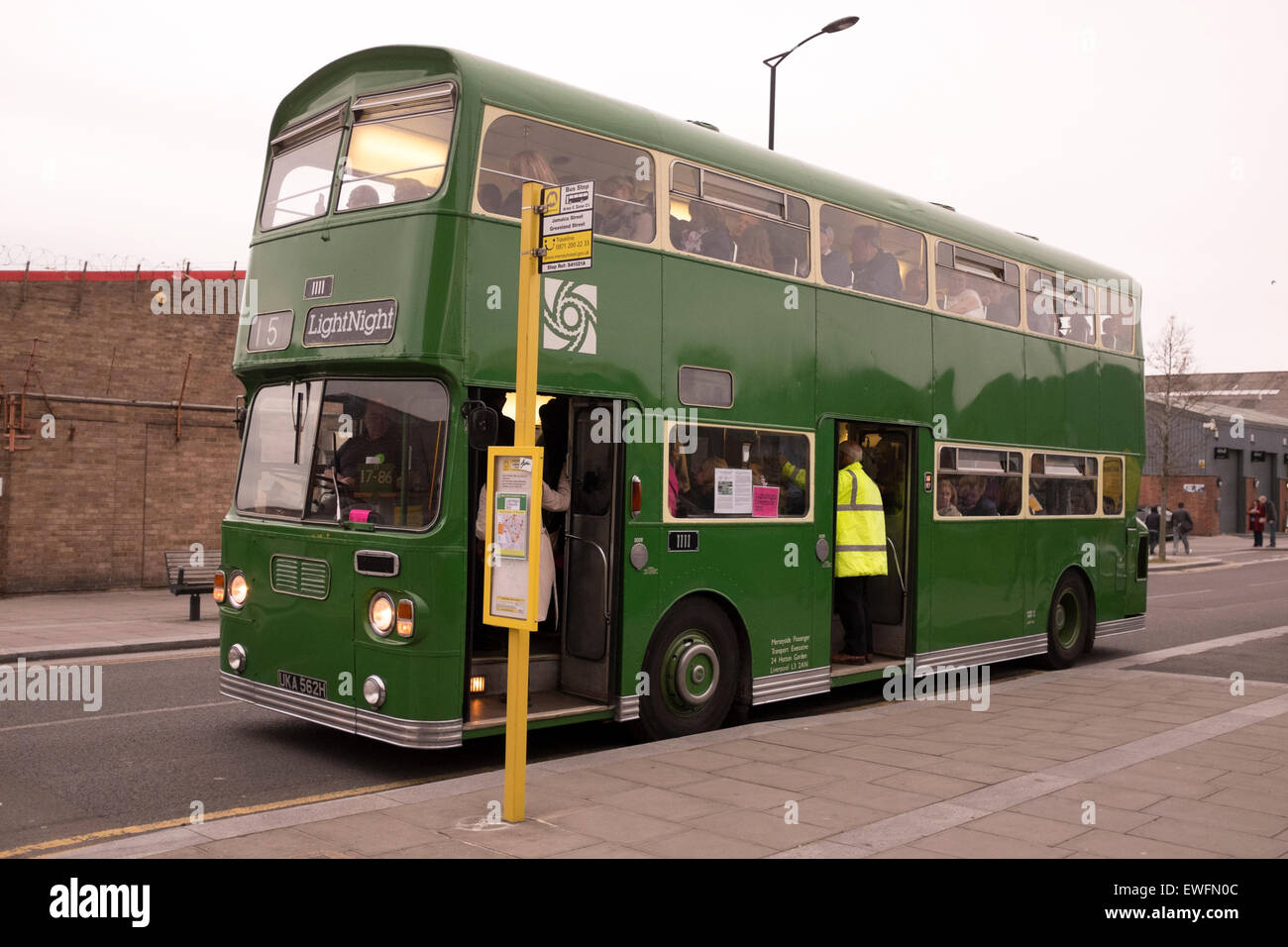 Vintage vieux bus à impériale vert MPTE Liverpool Banque D'Images