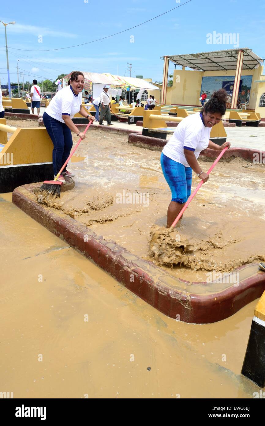 En raison de la pluie à Puerto PIZARRO . Ministère de Tumbes .PÉROU Banque D'Images