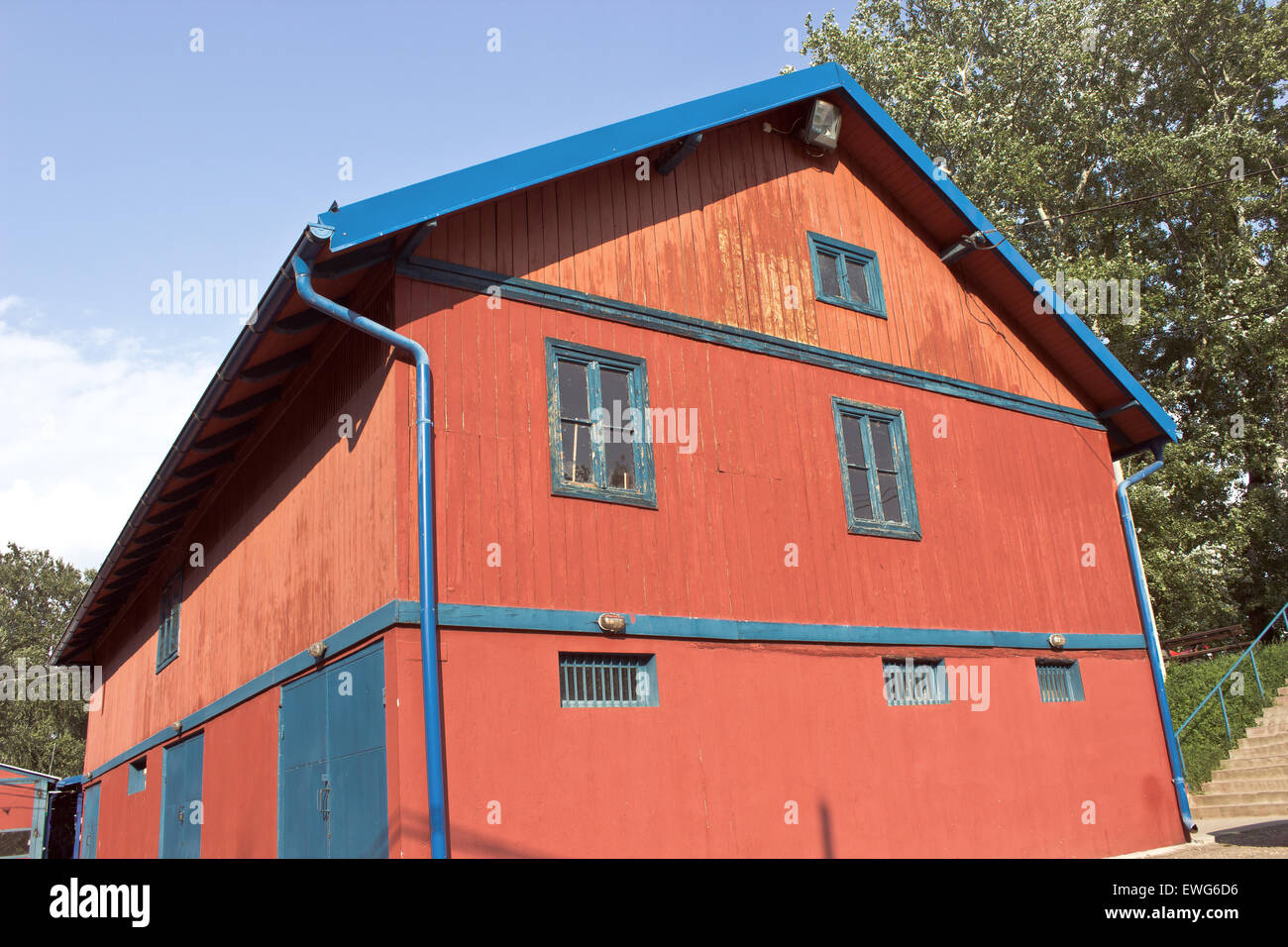 Vieille maison en bois rouge Banque D'Images