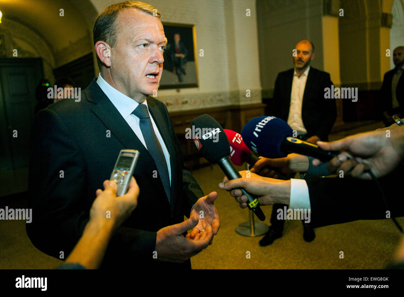 Copenhague, Danemark, Juin 20th, 2015 : Le chef du parti libéral, Lars Loekke Rasmussen, parle à la presse à propos de ses négociations avec le parti danois d'aujourd'hui. Le mandat de M. Rasmussen - telle que donnée par la Reine - est d'étudier la possibilité pour un gouvernement majoritaire Banque D'Images