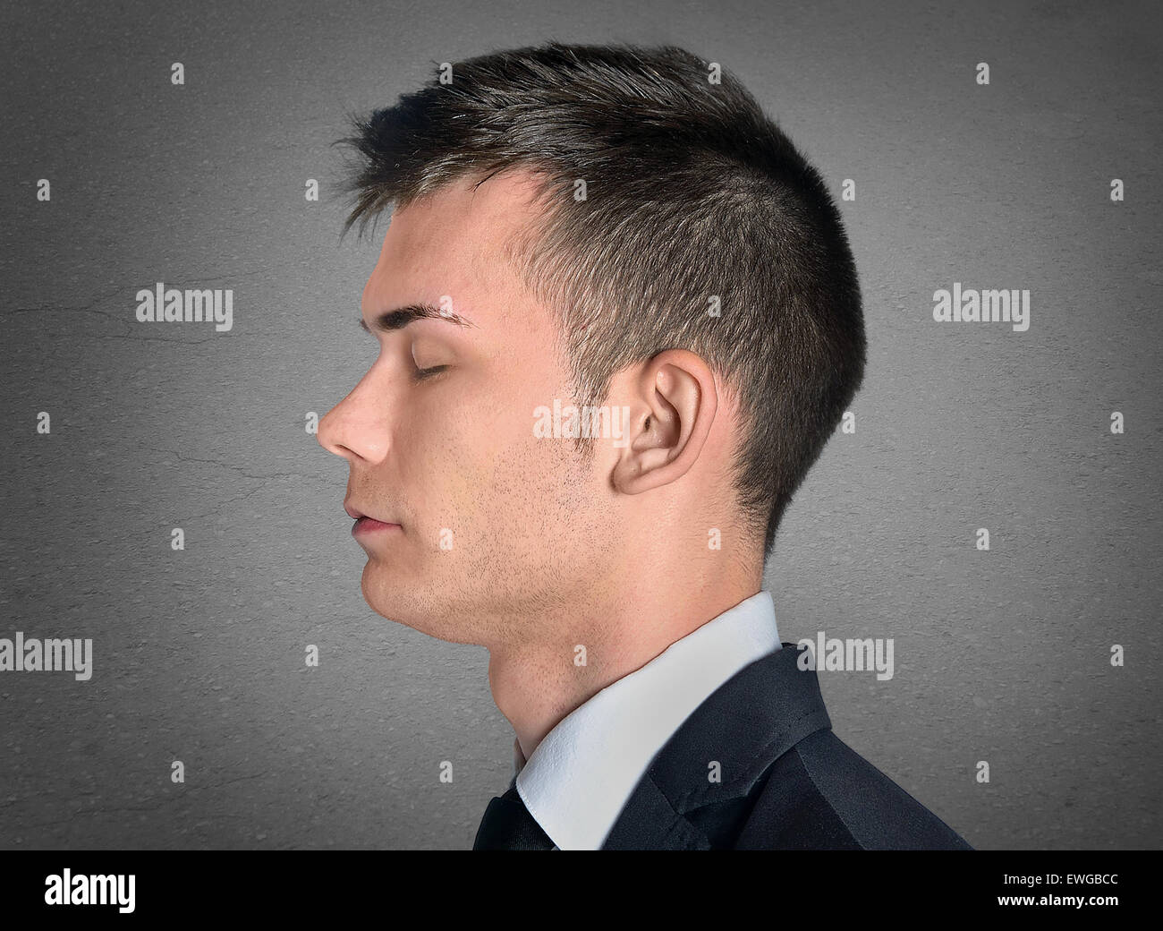 Tête d'homme d'affaires libre avec les yeux fermés Banque D'Images