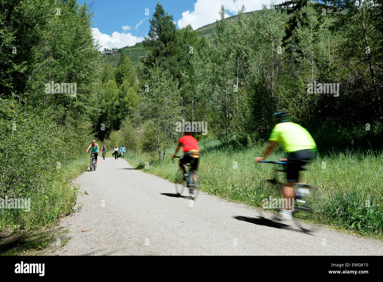 Les cyclistes sur piste de Rio Grande, Aspen, Colorado USA Banque D'Images