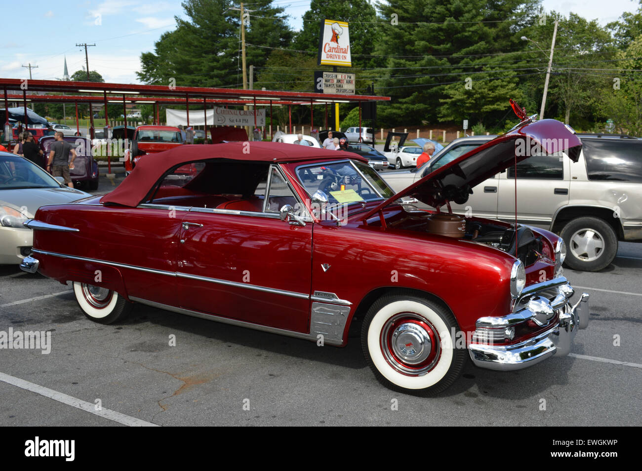 1951 Ford De Luxe personnalisé UN CABRIOLET V8. Banque D'Images