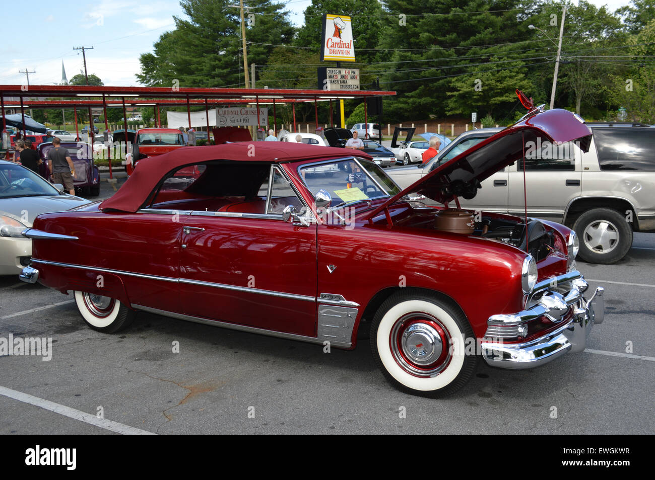 1951 Ford De Luxe personnalisé UN CABRIOLET V8. Banque D'Images