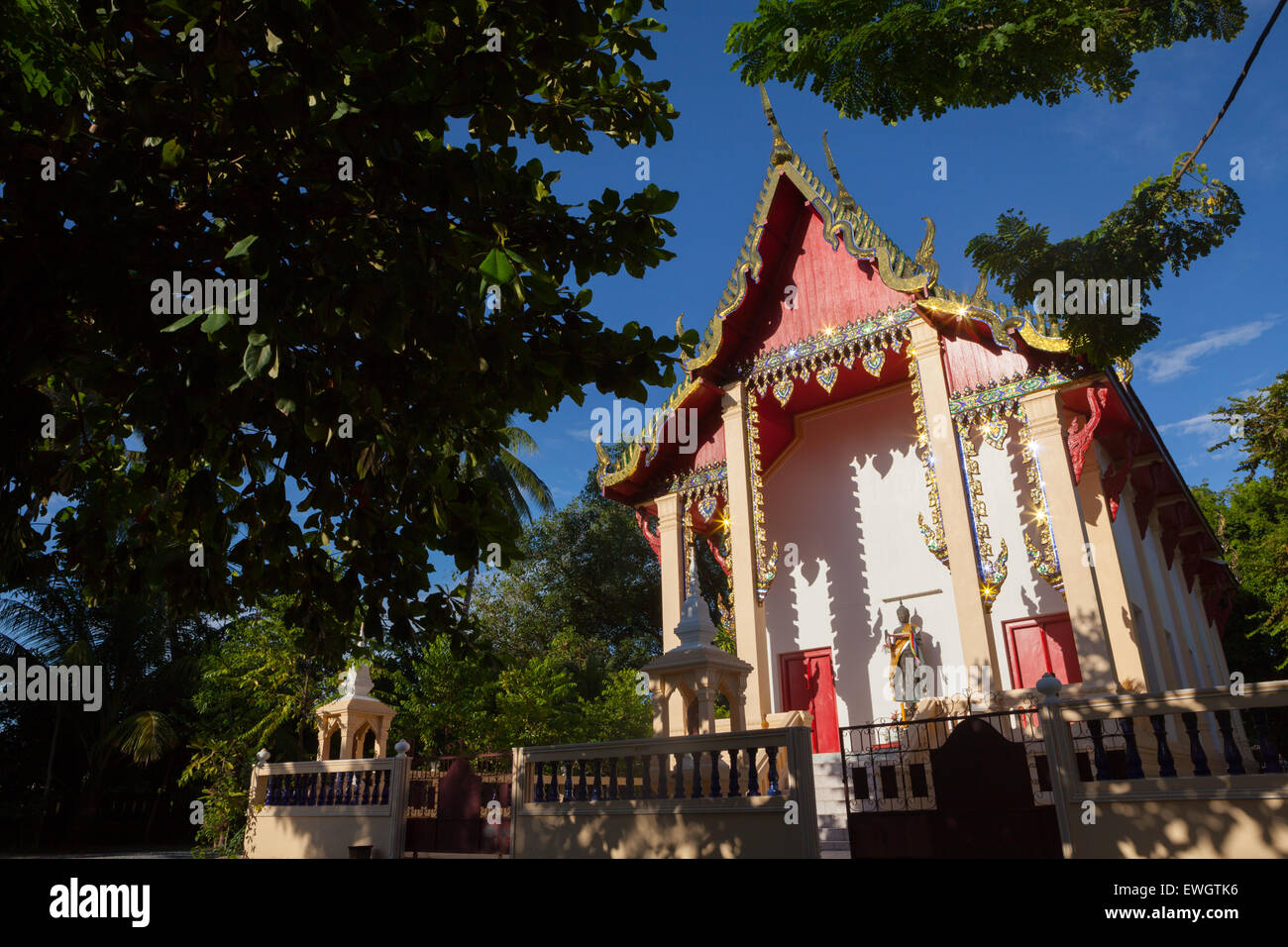 Temple Wat Mueang Sema en province Nakhon Si Thammarat, Thaïlande. Banque D'Images