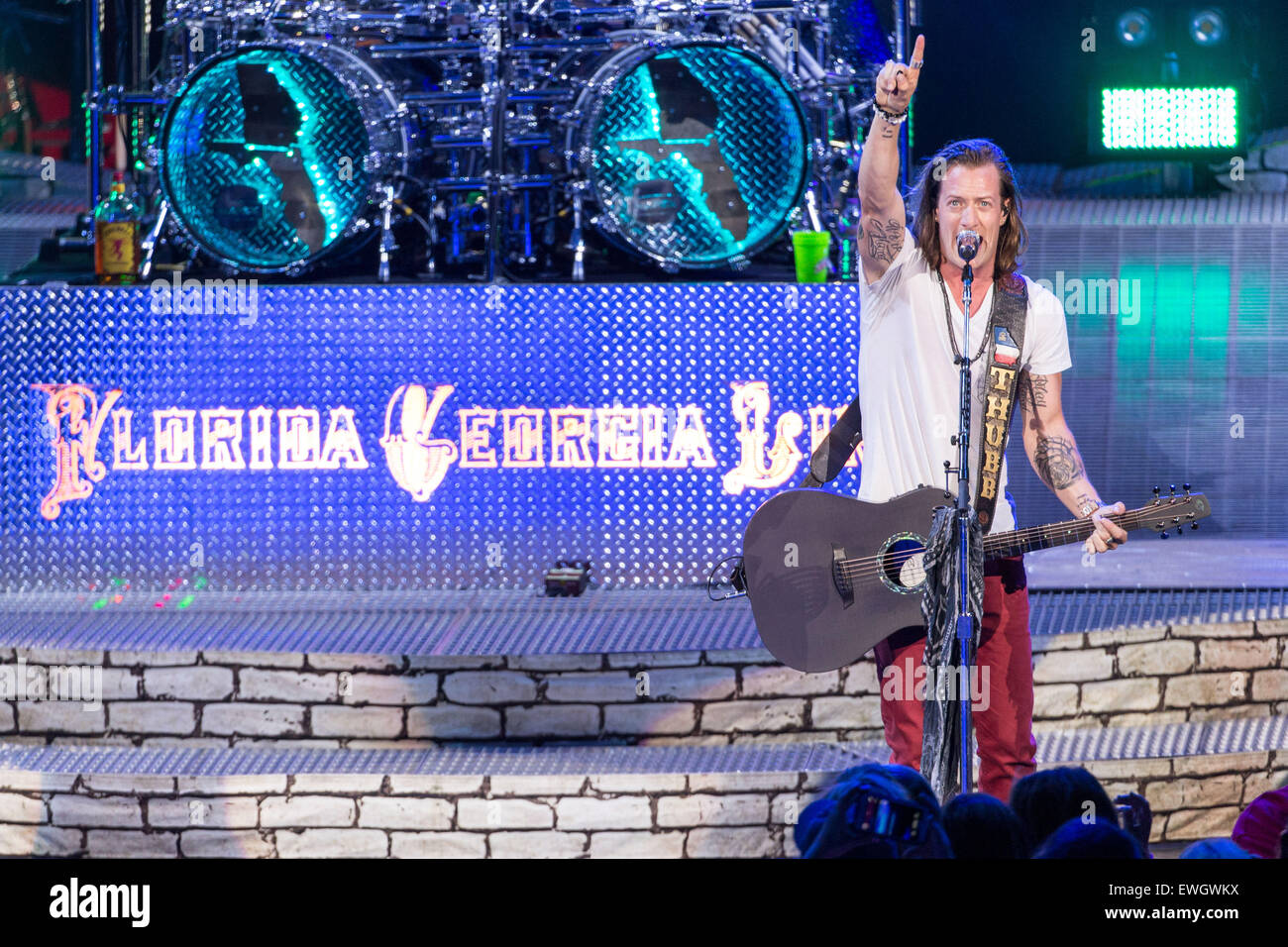 Milwaukee, Wisconsin, États-Unis. 24 Juin, 2015. Musicien Country TYLER HUBBARD de Florida Georgia Line effectue sur scène au Festival de musique Summerfest à Milwaukee, Wisconsin © Daniel DeSlover/ZUMA/Alamy Fil Live News Banque D'Images