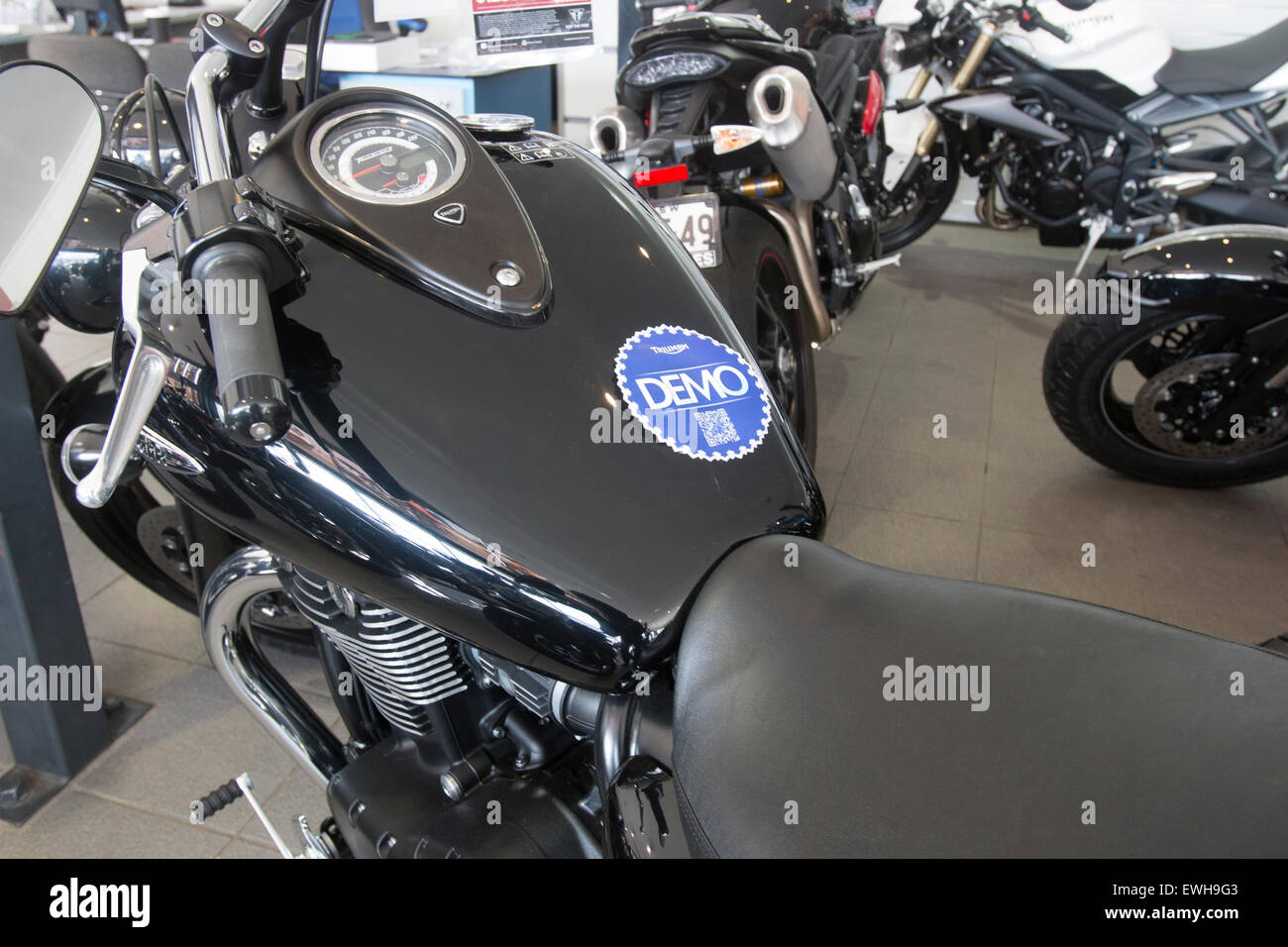 Triumph thunderbird storm démonstrateur et autres vélos à vendre à un concessionnaire de motos à Sydney, New South Wales, Australie Banque D'Images