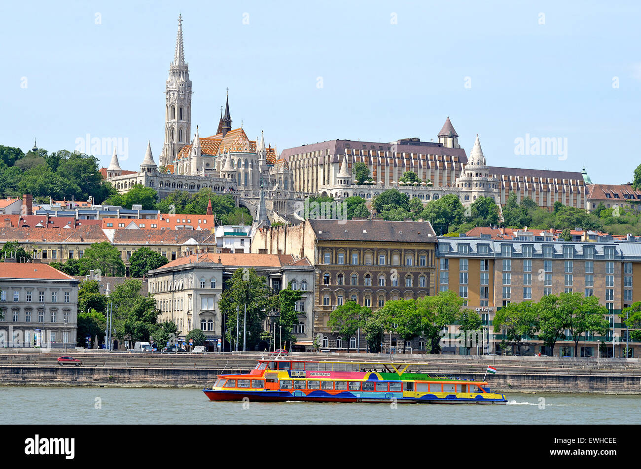 Bateau sur le Danube, quartier de Buda, Budapest, Hungaria Banque D'Images Bateau sur le Danube, quartier de Buda, Budapest, Hungaria Banque D'Images