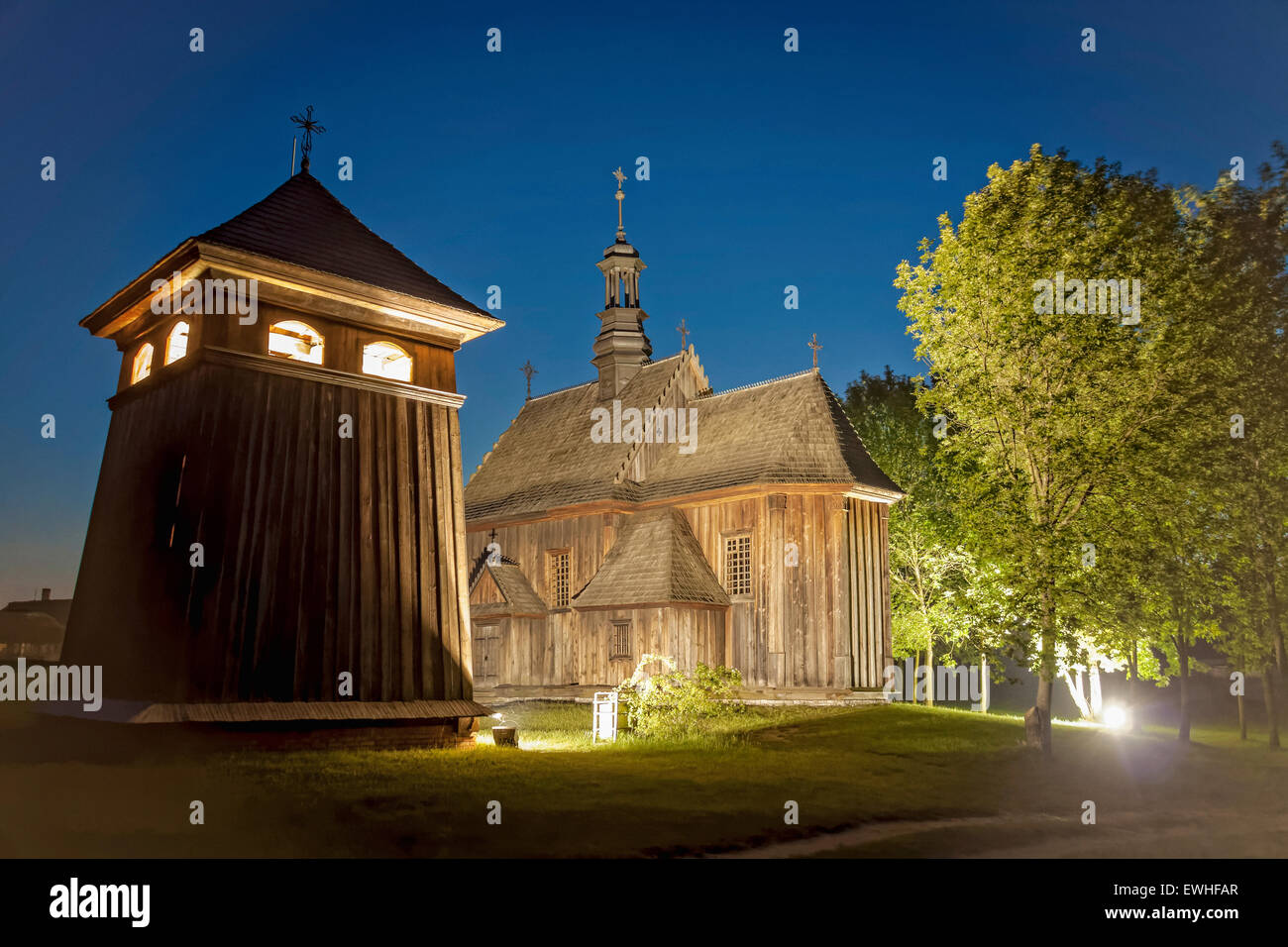 Beffroi de l'église de Kazimerza et Wielka Rogow à Tokarnia musée en plein air, Pologne Banque D'Images