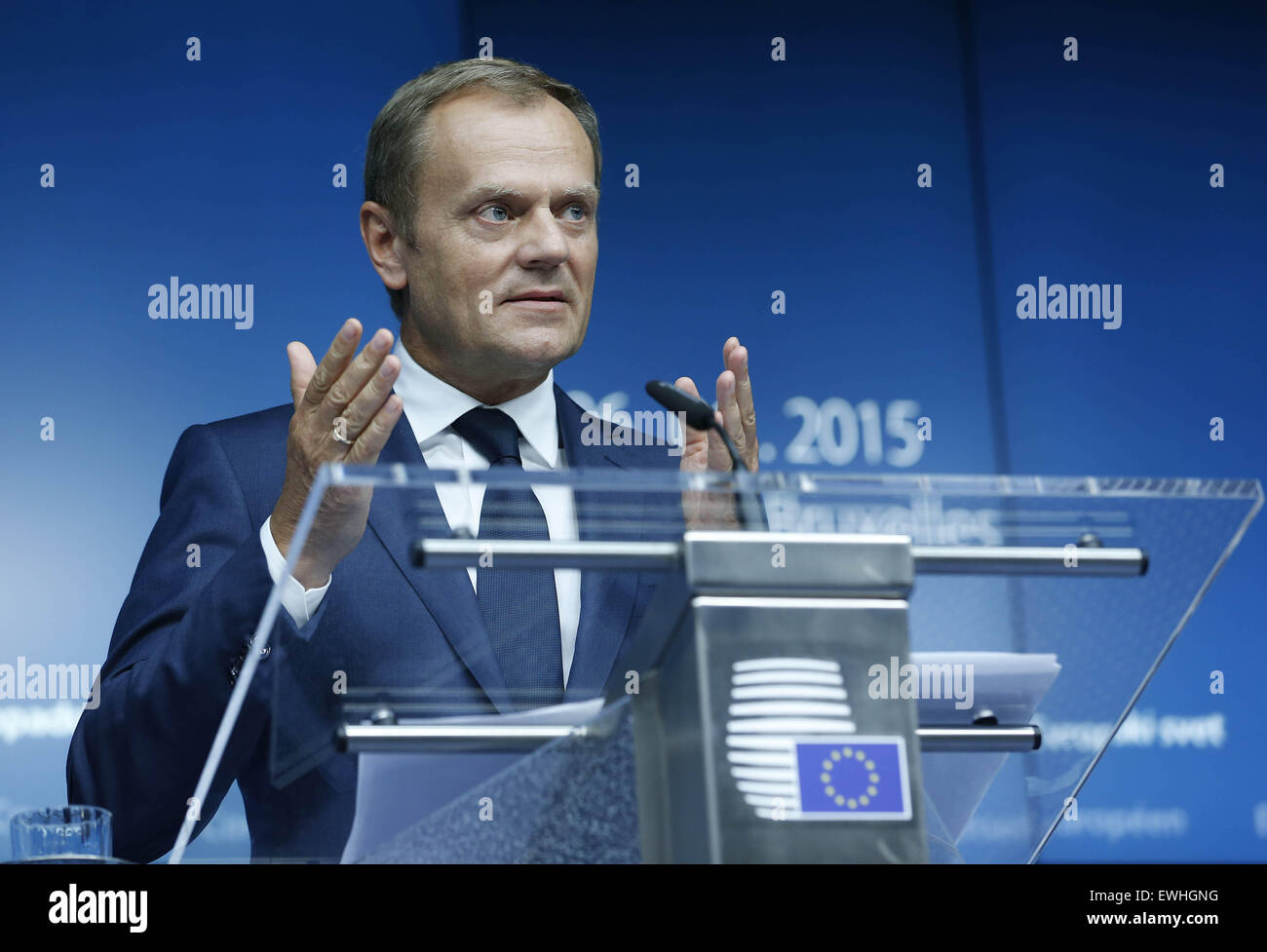 Bruxelles, Belgique. 26 Juin, 2015. Le Président du Conseil européen, Donald Tusk assiste à une conférence de presse finale après un sommet européen à Bruxelles, Belgique, le 26 juin 2015. Credit : Ye Pingfan/Xinhua/Alamy Live News Banque D'Images