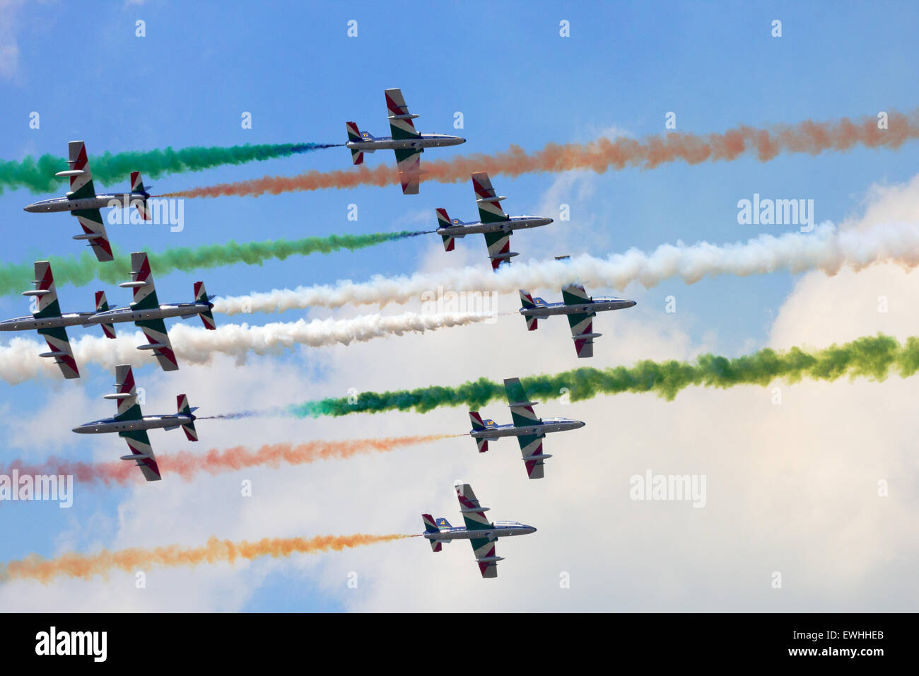 L'équipe de démonstration italienne Frecce Tricolori effectuant à la journée portes ouvertes de l'Armée de l'air néerlandaise. Banque D'Images