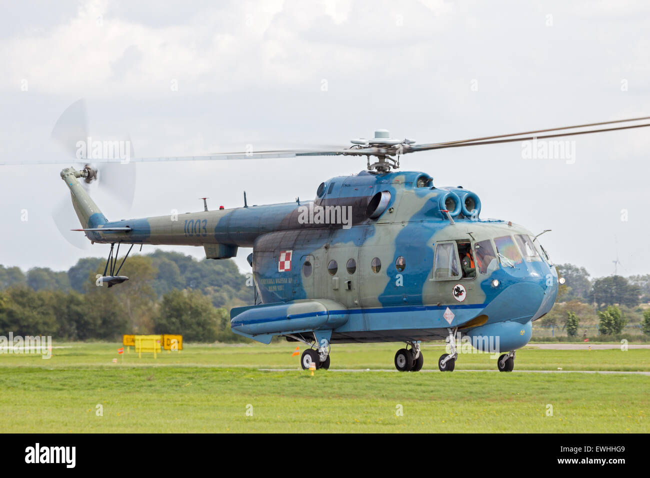La marine polonaise russe/faite Mi-14 à propos d'hélicoptères anti-sous-marine à partir de là qu'est la base Darlowo. Banque D'Images