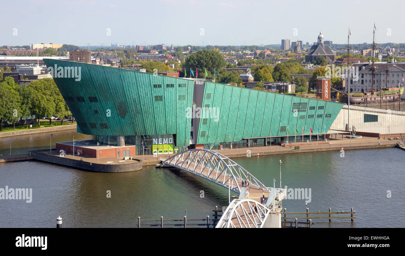 Nemo Museum à Amsterdam, Pays-Bas. Le Centre des sciences NEMO est un centre de la science. Banque D'Images