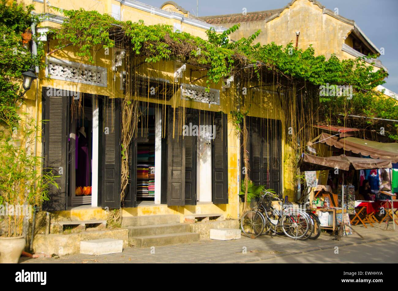 Dans l'ancienne architecture colorée Hoi An Vietnam Banque D'Images