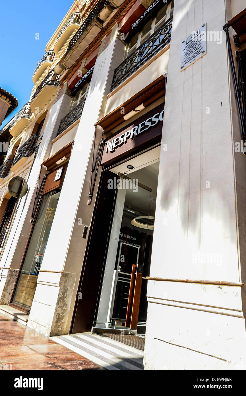 Une boutique Nespresso dans la vieille ville de Málaga en Espagne. Una  tienda Machine Nespresso en el Casco Antiguo de la cuidad de Málaga, España  Photo Stock - Alamy