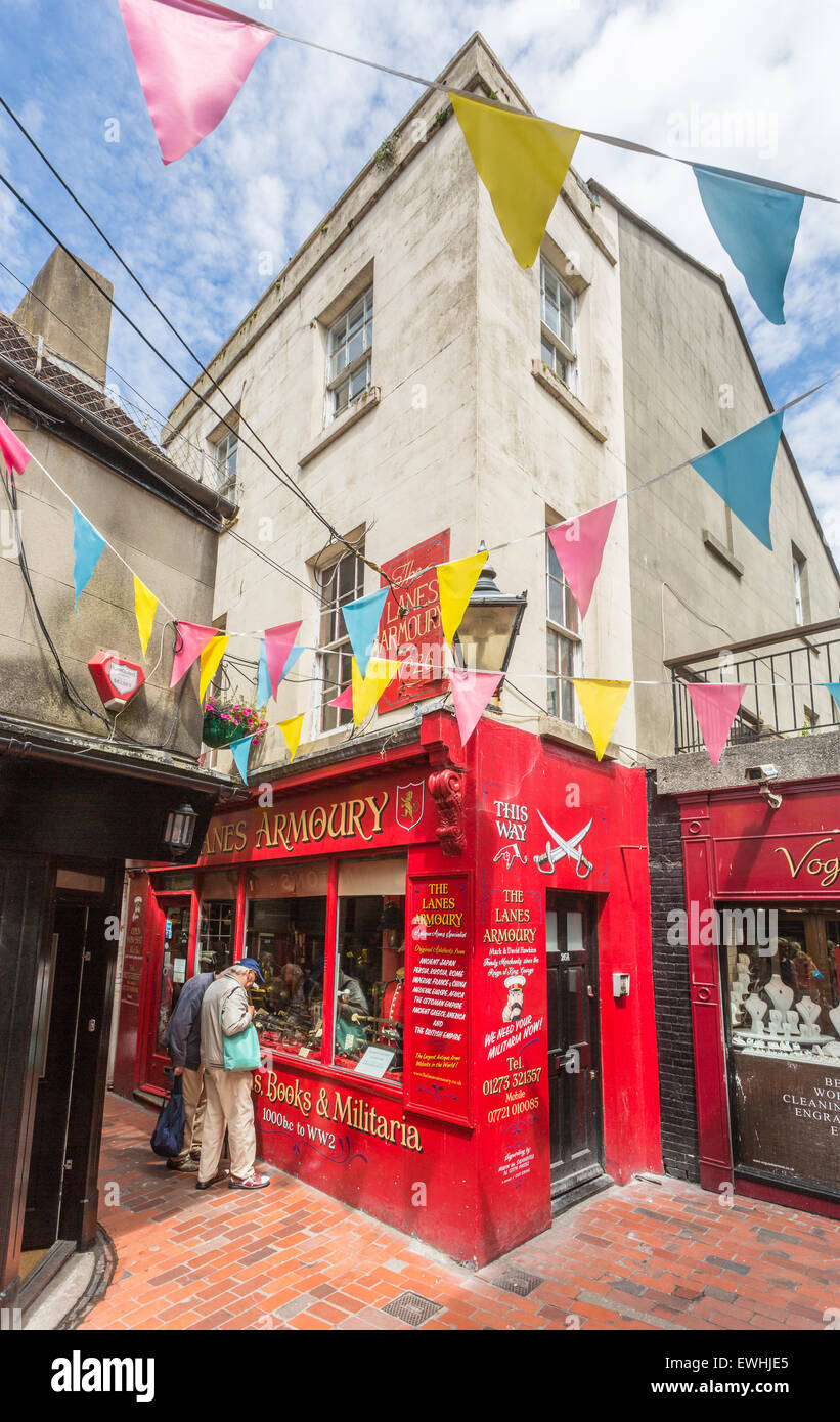 Voies de l'arsenal, un magasin spécialisé dans les souvenirs militaires, les ruelles, Brighton, East Sussex, UK Banque D'Images