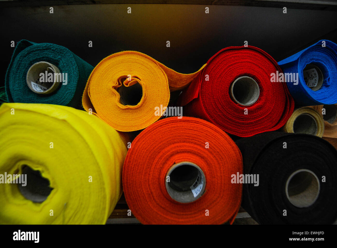 Un magasin de tissu, dans la vieille ville de Málaga en Espagne. Una tienda de telas en el casco antiguo de Málaga. Banque D'Images