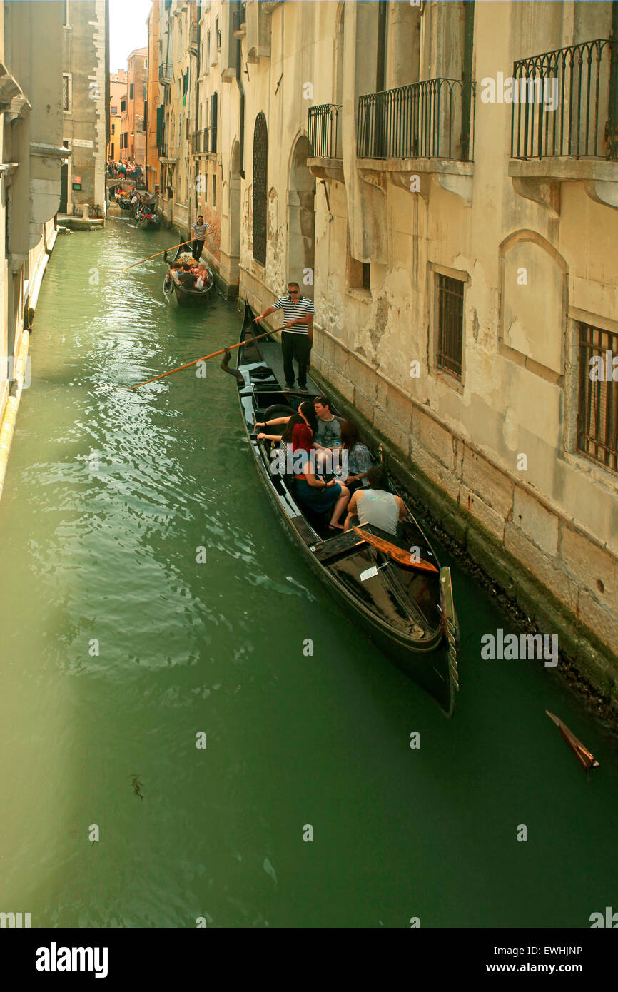 En gondole de Venise- Rio San Salvador-Salizada San Todaro Banque D'Images