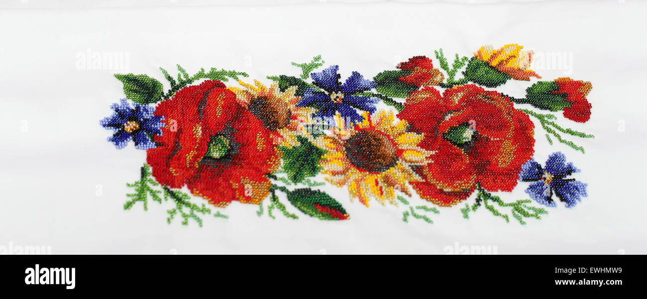 La broderie de l'Ukraine. Perles à broder. Plan des fleurs Banque D'Images