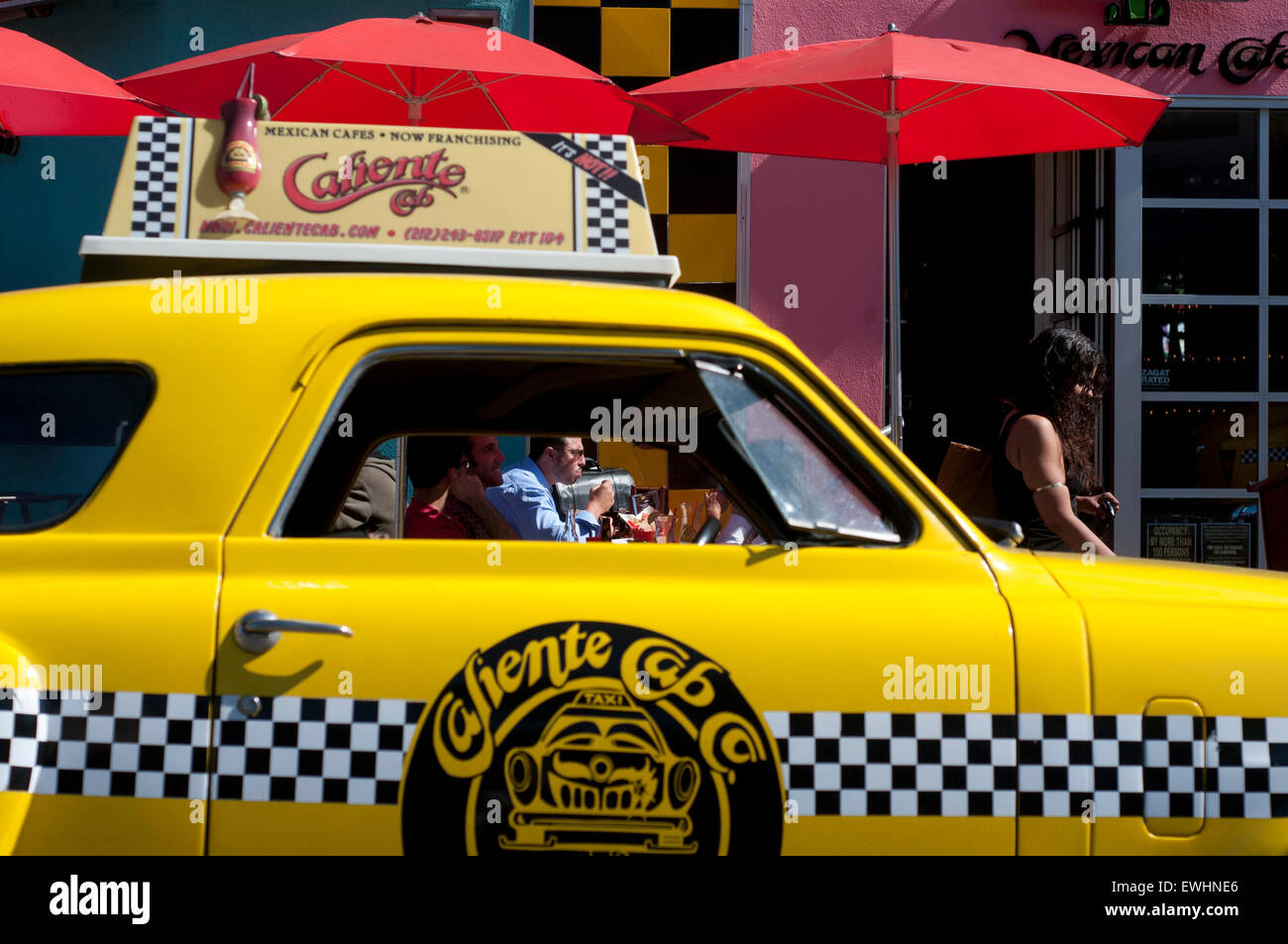 Caliente Cab Restaurant à Greenwich Village. 61 7th Avenue . (À partir de 12:00 à 2:00 ) US $ 7-20 . Un yellow cab 50s par Banque D'Images