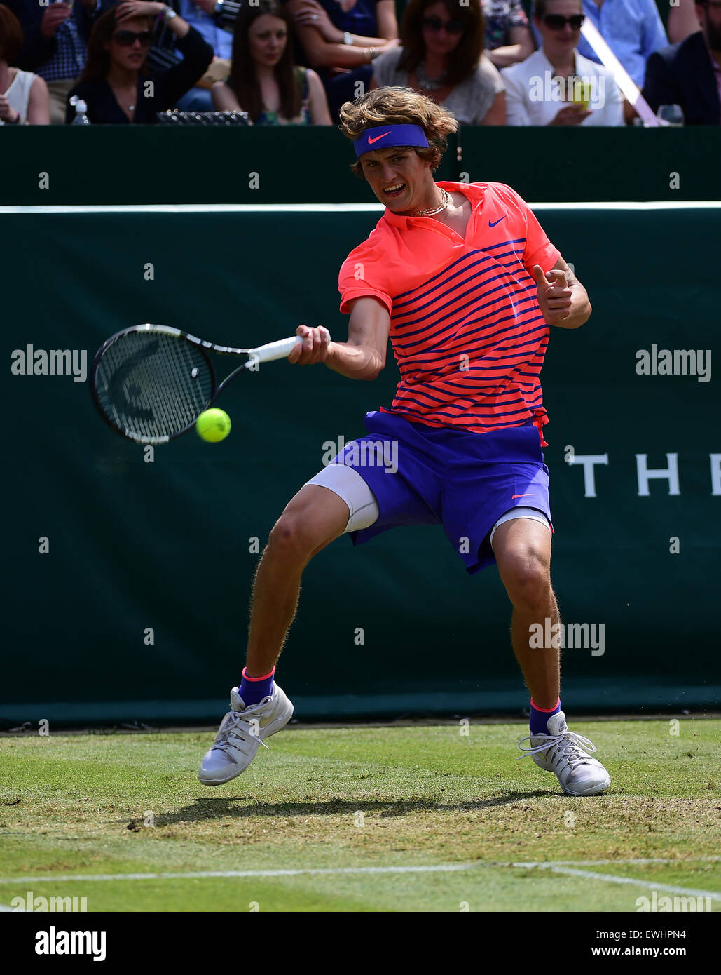 Slough, Berkshire, Royaume-Uni. 26 Juin, 2015. Le tournoi de tennis de Boodles. Alexander Zverev contre Novak Djokovic : Action Crédit Plus Sport/Alamy Live News Banque D'Images Slough, Berkshire, Royaume-Uni. 26 Juin, 2015. Le tournoi de tennis de Boodles. Alexander Zverev contre Novak Djokovic : Action Crédit Plus Sport/Alamy Live News Banque D'Images